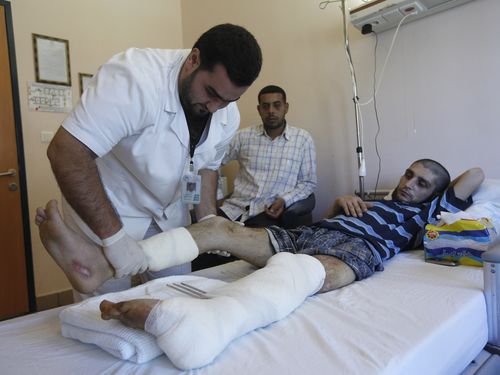 بعض من الصور المؤلمة جداً لجرحى الثورة السورية وقصة كل صورة ... السبت 2-6-2012 2QcFi