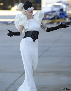 Lady Gaga : De l'excentrique au classique ??? 6FKmm