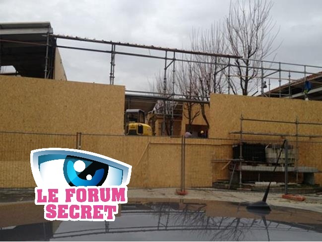 Les nouvelles photos de la Maison des Secrets en construction laissent apparaître un "jardin"... tout petit ! Secret Story 7 au 11 avril 2013 DFzL2