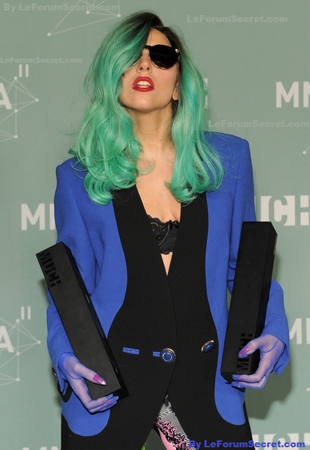 Lady Gaga est sacrée nouvelle "Reine de la pop". Exit Madonna ! EKsqW