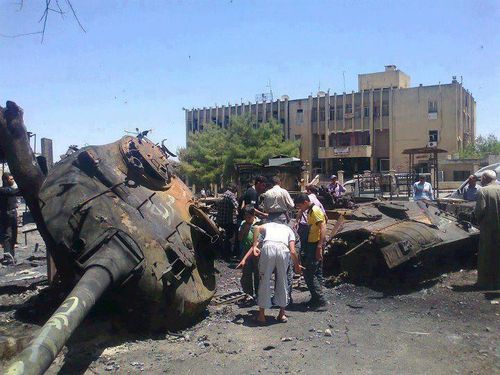 بالصور. إدلب: دبابات الأسد مدمرة في الطرقات.. من هنا مرَّ الجيش الحر Nc6ww