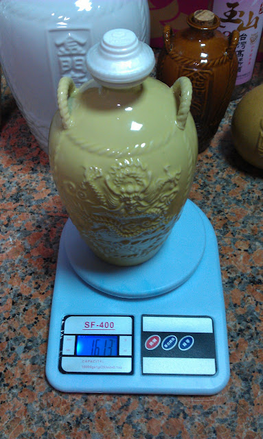 中甕東湧大麯空重691含酒重1613，實裝922g