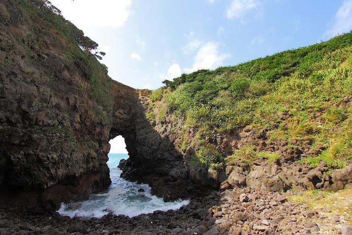 B'zの松本孝弘さんの最新アルバムCDのジャケットが、壱岐島の風景「鬼