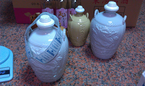 蓋上甕塞，各繞上三長條parafilm封口