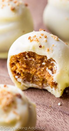 White chocolate pumpkin spice truffles. These are SO easy and perfect for Fall and Halloween!