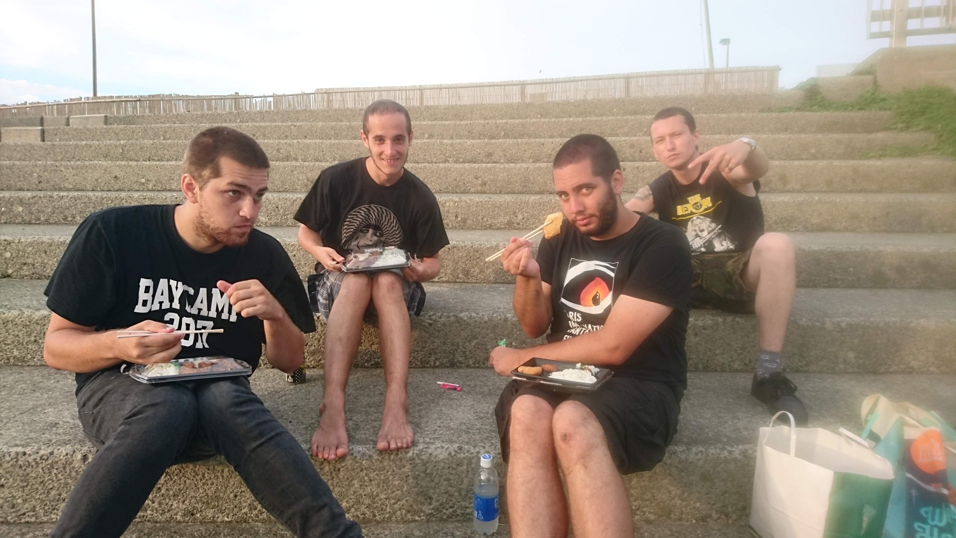 �u�g�r�Ȃ񂩒m��˂��[�v�B�\�킸�ٓ����L����r����� 4�l�g (�R���X�^���̉f�惍�P ����6)�B