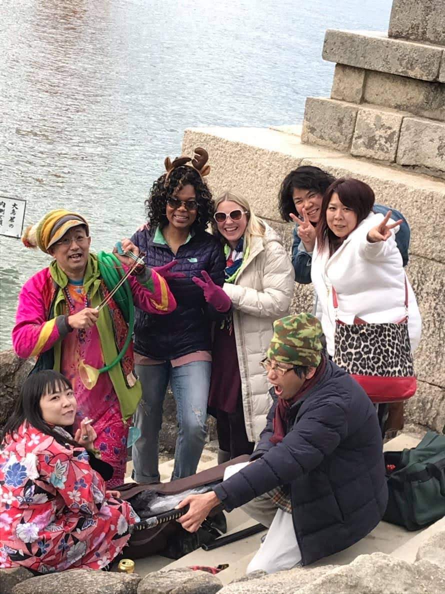 ���܂��ɁA�S���֌W�̂Ȃ��ِl���񂽂��������B�����̗L�l�B