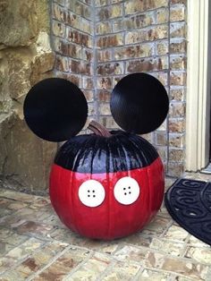 Mickey Mouse Pumpkin PLUS 5 other non-spooky pumpkin carving diy tutorials