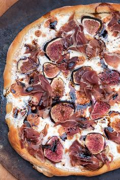 Fig and Prosciutto Pizza with Balsamic Drizzle | spachethespatula.com #recipe