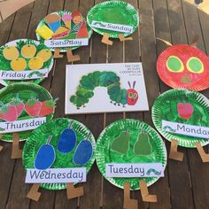 What better way to retell the story of The Very Hungry Caterpillar than to make a giant caterpillar? A great way to engage with the book, learn days of the week, practice our counting skills and learn about healthy eating Sharing this activity as part of @earlylearning101 Book Challenge