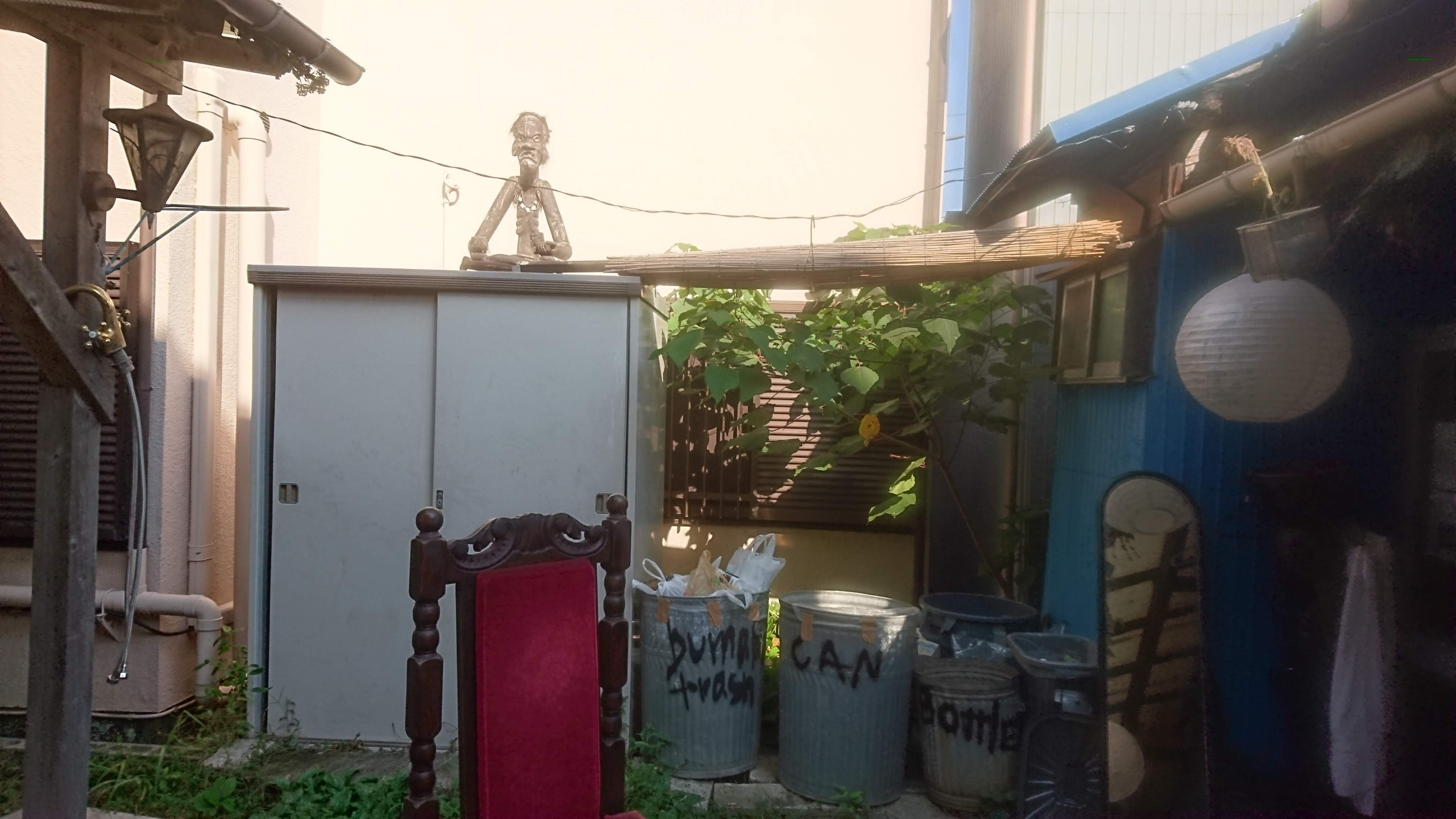 �܂�ŊC�O�������Ă���C�� (�R���X�^���̉f�惍�P ����5)�B