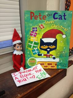 Elf on the Shelf brings a book (This one is already planned! He is going to be hanging out with Pete and Pete&#39;s Christmas bookS]\