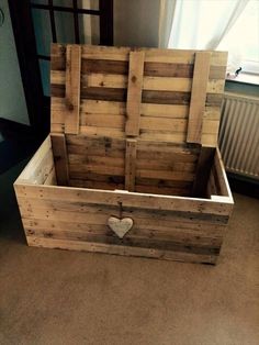 Wooden Pallet Chest - Space-Saving Solutions | 99 Pallets