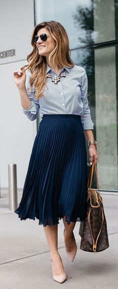 How To Incorporate Trends At Work - Dressing Stylish Yet Professional