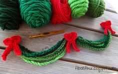 Evergreen Chain Garland - Free by Jennifer Dickerson of Fiber Flux / Tidings of Joy - 12 Crochet Round Ups of Christmas - Rebeckah&#39;s Treasures
