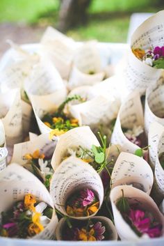 Perfect with your wedding song sheet music! Flower confetti Instead of regular confetti which is not biodegradable and will have to be cleaned up afterwards.