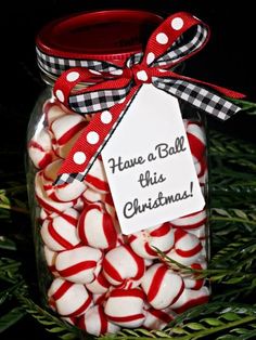 <a href="http://HGTV.com" rel="nofollow" target="_blank">HGTV.com</a> shares a few easy, last-minute Christmas gift ideas you can wrap in a???