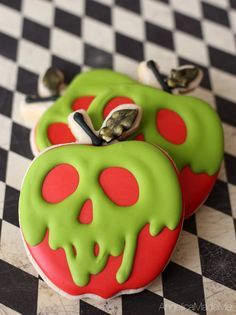Deadly and glam/goth poison apple sugar cookies by AngelicaMadeMe. These Snow White inspired sweets are perfect for Halloween. | cookies | Pinterest
