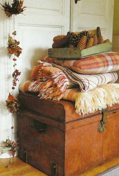 Creating Fall in 5 Easy Steps! 5 ways to bring Fall in to your home easily, on <a href="http://dreambookdesign.com" rel="nofollow" target="_blank">dreambookdesign.com</a>