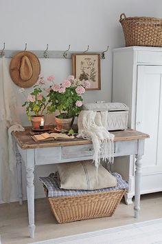 White Cottage Romance Interior | Preloved Interior ??? Catchys