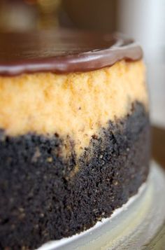Peanut Butter Cup Cheesecake is a peanut butter and chocolate dream! - Bake or Break