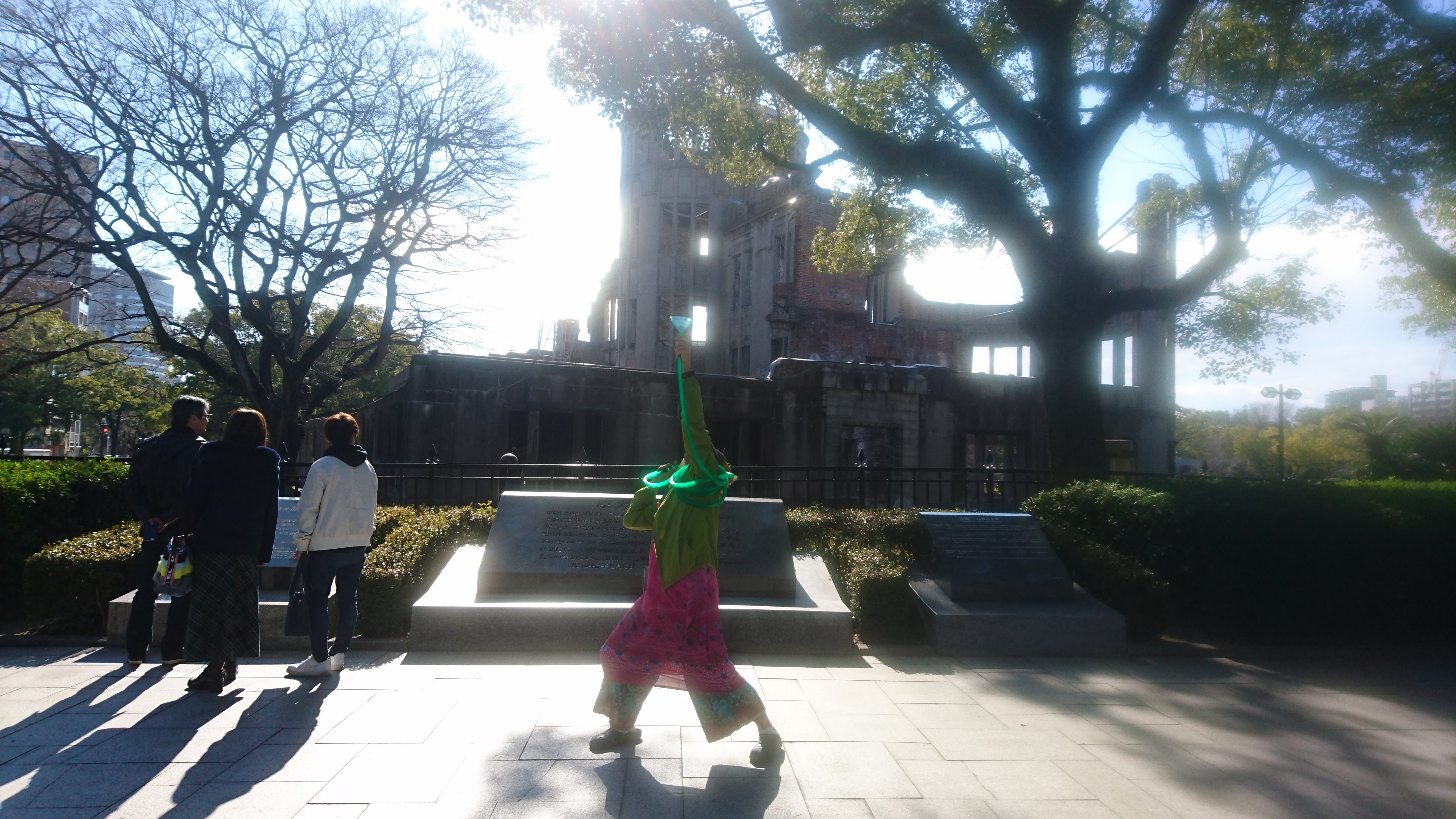 �u�����h�[���v�� �Ђ�ł� ����B