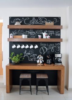 Before and after: Amazing chalkboard coffee bar | Antes y despu?s: Incre?ble rinc?n para el caf? | <a href="http://casahaus.net" rel="nofollow" target="_blank">casahaus.net</a>