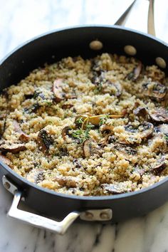 Garlic Mushroom Quinoa - An easy, healthy side dish that you&#39;ll want to make with every single meal!