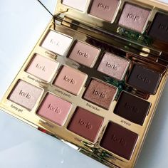 The tarte cosmetics <a class="pintag searchlink" data-query="%23tartelette2" data-type="hashtag" href="/search/?q=%23tartelette2&rs=hashtag" rel="nofollow" title="#tartelette2 search Pinterest">#tartelette2</a> palette!