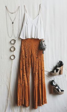 Every Deja Poo gal needs to rock this boho urban outfit at least once a week! <a class="pintag searchlink" data-query="%23DejaPoo" data-type="hashtag" href="/search/?q=%23DejaPoo&rs=hashtag" rel="nofollow" title="#DejaPoo search Pinterest">#DejaPoo</a>