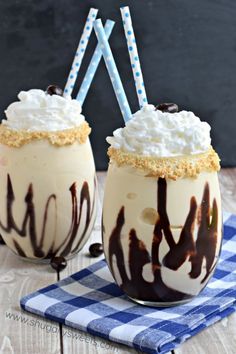 S'mores Coffee Milkshake: made with vanilla ice cream, brewed coffee, marshmallow and grahams. This is one afternoon pick-me-up you must try!