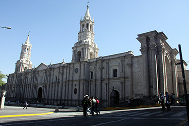 AREQUIPA: LA CIUDAD DE LOS VOLCANES - PERÚ CON ADITIVOS: IGUAZÚ E ISLA DE PASCUA (1)