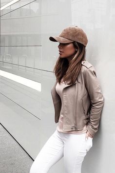 Street style, casual outfit, spring chic, fall chic, beige hat, beige leather jacket, white jeans