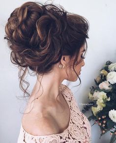 Wedding hairstyle idea; Featured: Ulyana Aster