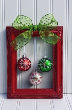 Christmas Frame Wreath....these are the BEST DIY Christmas Decorating &amp; Craft Ideas!