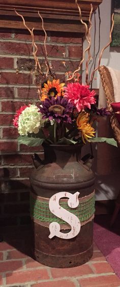 Old milk can w flowers. <a class="pintag searchlink" data-query="%23junkin" data-type="hashtag" href="/search/?q=%23junkin&rs=hashtag" rel="nofollow" title="#junkin search Pinterest">#junkin</a>