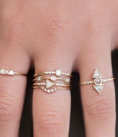 This delicate band places five diamonds in the perfect little arch. Perfectly???