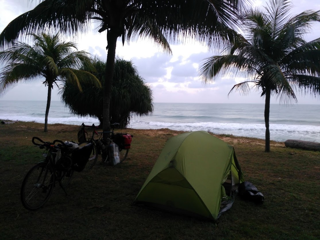 Camping sur la plage, Malaisie