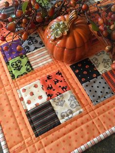 Carried Away Quilting: Free tutorial for Halloween Mini Quilt using Spooky Delight (Moda).