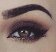 Love this smokey eye makeup! Adding that touch of sparkle to the lower lashline really pops!