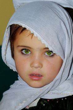 Afghan girl.. sooo adorable.. those eyes tho.. ??????