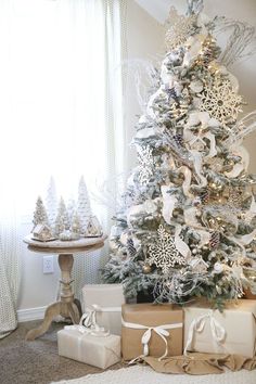 How To Decorate Your Christmas Tree With Ornaments and Trimmings with blogger Kristen from Ella Claire Inspired &gt;&gt; <a class="pintag searchlink" data-query="%23WorldMarket" data-type="hashtag" href="/search/?q=%23WorldMarket&rs=hashtag" rel="nofollow" title="#WorldMarket search Pinterest">#WorldMarket</a> <a class="pintag searchlink" data-query="%23Holiday" data-type="hashtag" href="/search/?q=%23Holiday&rs=hashtag" rel="nofollow" title="#Holiday search Pinterest">#Holiday</a>