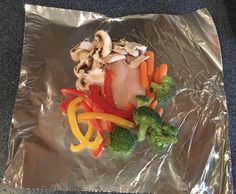 21 Day Fix Chicken Packets! Grilled veggies and chicken, perfect for cooking one meal for the whole family :) 1-red, 2-green