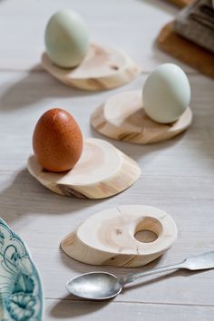 ??ggkoppar i enetr?? | DIY juniper wood egg holders