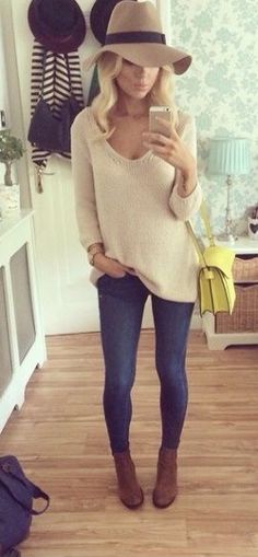 Love this outfit, awesome jeans, lovely boots and sweater and even that hat is nice. And hair is perfectly wavy and blonde.