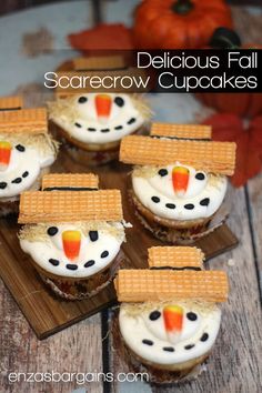 Scarecrow Cupcakes Recipe - The cutest little fall table dessert! These little guys are so cute for fall, halloween, and thanksgiving!