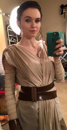 Cosplay Selfie Rey from Star Wars: The Force Awakens Cosplayer: Amouranth