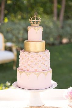 Princess crown cake for a beautiful Quinceanera