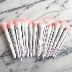 Pink &amp; White Wet n&#39; Wild Beauty Makeup Brushes Slave2beauty ??????????????????