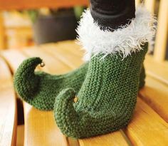 Jingle Bell Knitted Elf Slippers | This knit slippers pattern is so festive and adorable!